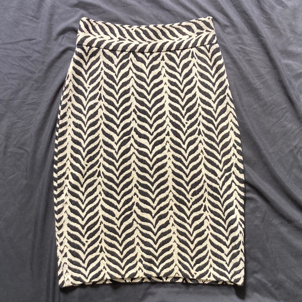 DVF Diane Von Furstenberg Skirt Black White Chevron Print Size 2 Made in USA
